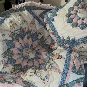Twin size puffy quilt with one standard pillow sham